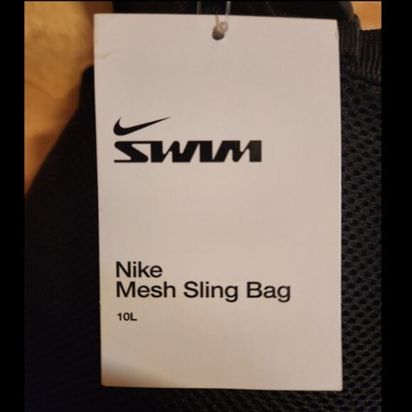 Nike Unisex 10L Mesh Sling Beach-Bag - Picture 3 of 3